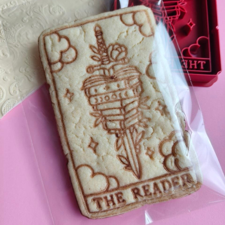 "The reader" Tarot Card Cookie